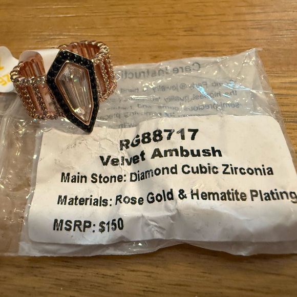 Bomb party untamed ring. Velvet Ambush - Picture 2 of 3